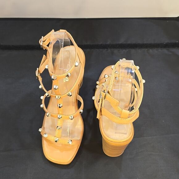 BRAND NEW SODA CAMINO-S PATENT STUDDED ANKLE STRAP HEELS - Picture 5 of 16